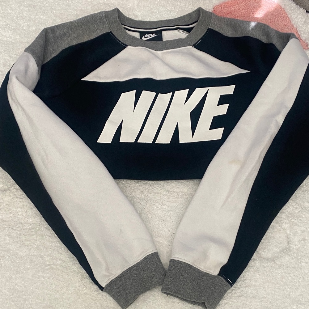 Nike Women's Gray and White Crew Neck Sweater